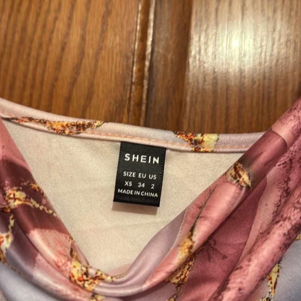 Dresses - Picture 6 of 7